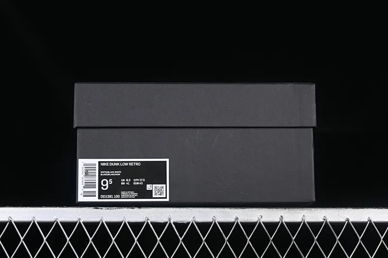 All categories Nk SB Dunk series Nk SB Dunk Low low-top sneakers Nk Dunk Low Fire Heart Scottish distressed panda SB deconstructed strap low-top retro casual sneakers DD1391-100